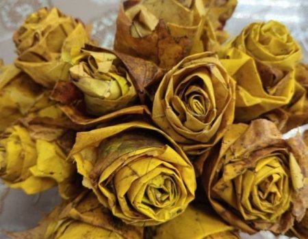 Мастер-класс по созданию нежных роз из осенних листьев